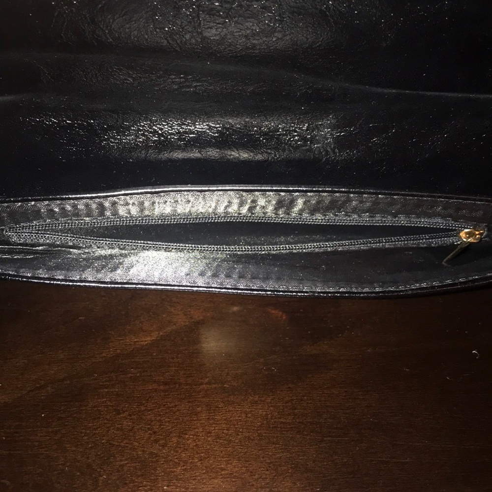 Clutch - Picture 2 of 2